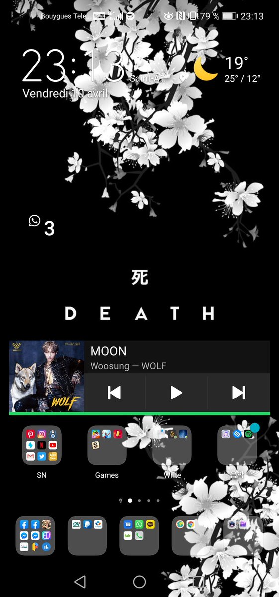 @MDoux93 J'ai changé de fond d'écran récemment mais j'avais Hoseok avant !