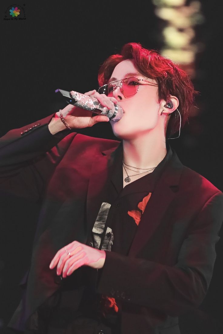 Un Hilo muy necesario: Jhope con la frente descubierta @BTS_twtA very necessary thread: Jhope with his forehead exposed