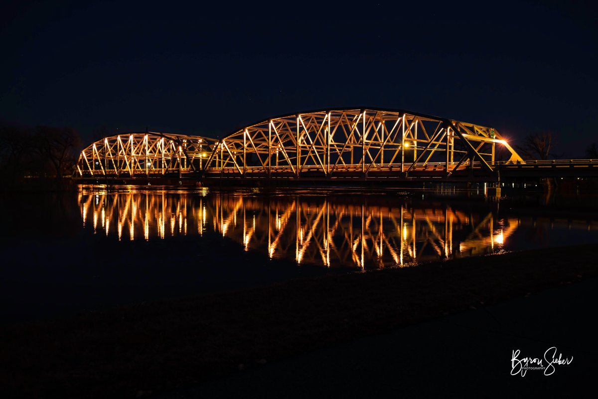GrandForksCity's tweet photo. So the year 2020 hasn't worked out the way we wanted so far, but don't forget to stop, take a breath, and recognize the beautiful things around us.  Thank you Byron Sieber for sending us this photo of the Kennedy Bridge on Hwy. 2 from Thursday night.  #ILoveGF https://t.co/aaxtGlvpJt