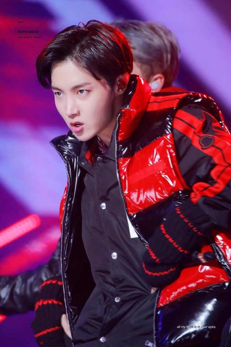 Un Hilo muy necesario: Jhope con la frente descubierta @BTS_twtA very necessary thread: Jhope with his forehead exposed