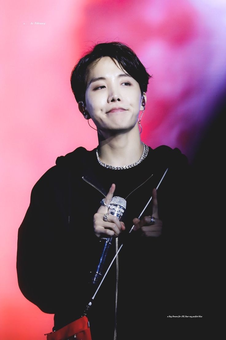 Un Hilo muy necesario: Jhope con la frente descubierta @BTS_twtA very necessary thread: Jhope with his forehead exposed