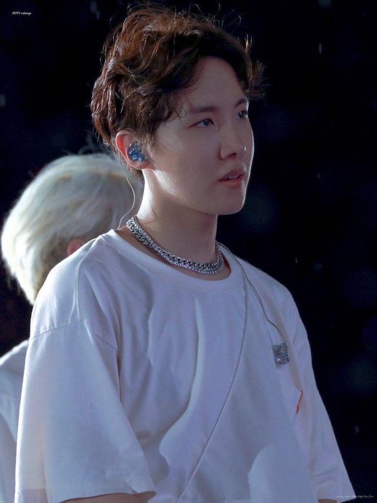 Un Hilo muy necesario: Jhope con la frente descubierta @BTS_twtA very necessary thread: Jhope with his forehead exposed