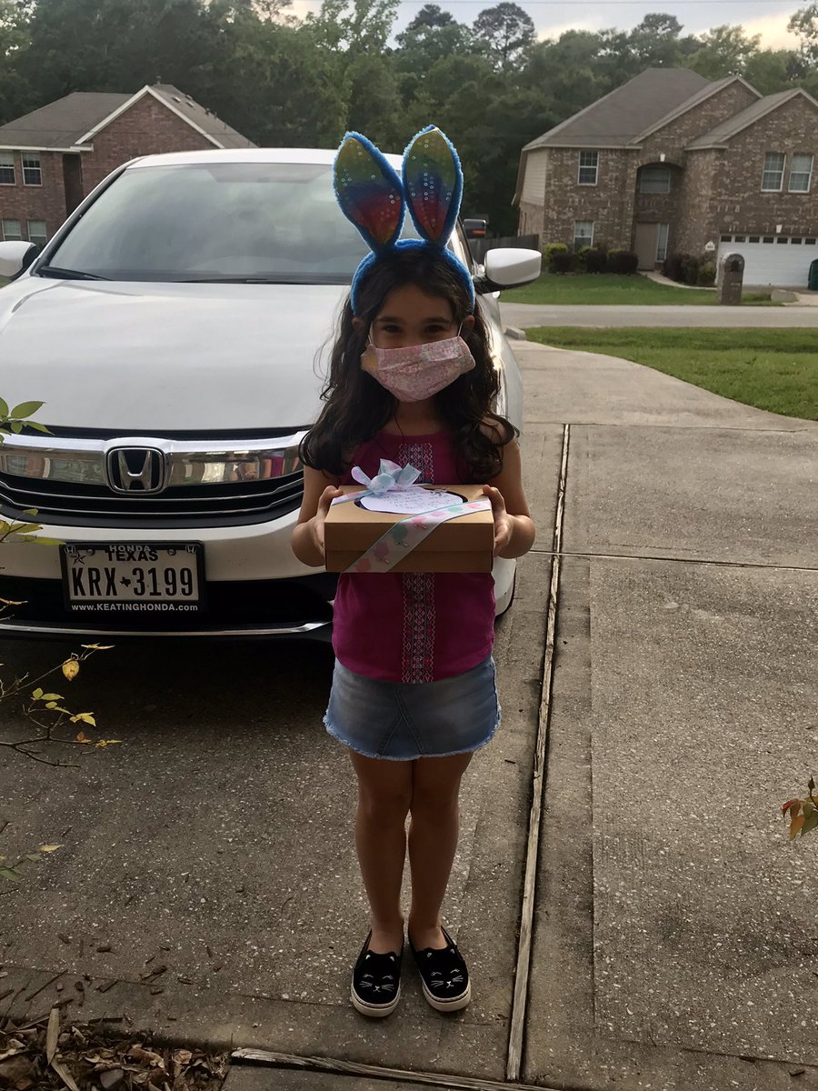 QueefLatinahO_G's tweet photo. Today a little bunny hopped over to my house to deliver an Easter treat!! And it was so yummy!! ππ°π @WISDTurner
#sweetfirstgrader #bunnyhop #shehasherownmask https://t.co/XFf2YGenmQ
