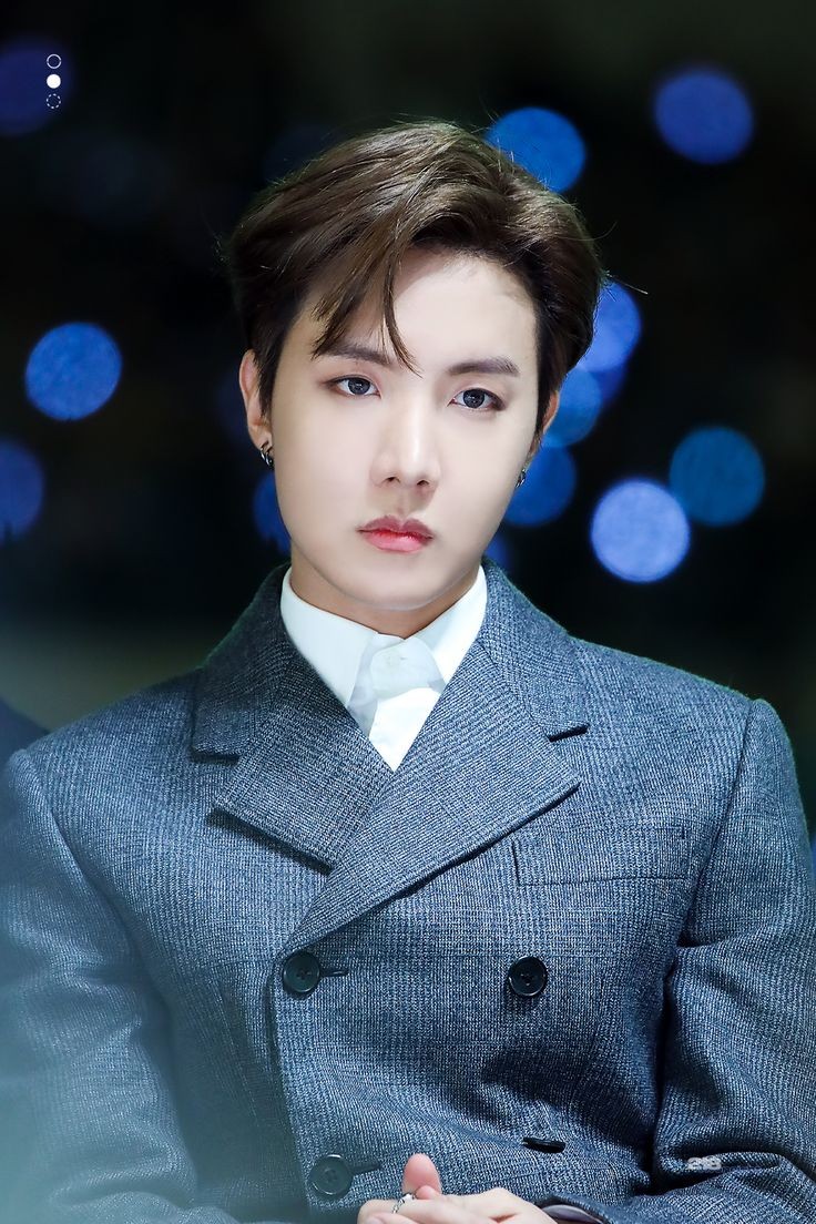 Un Hilo muy necesario: Jhope con la frente descubierta @BTS_twtA very necessary thread: Jhope with his forehead exposed