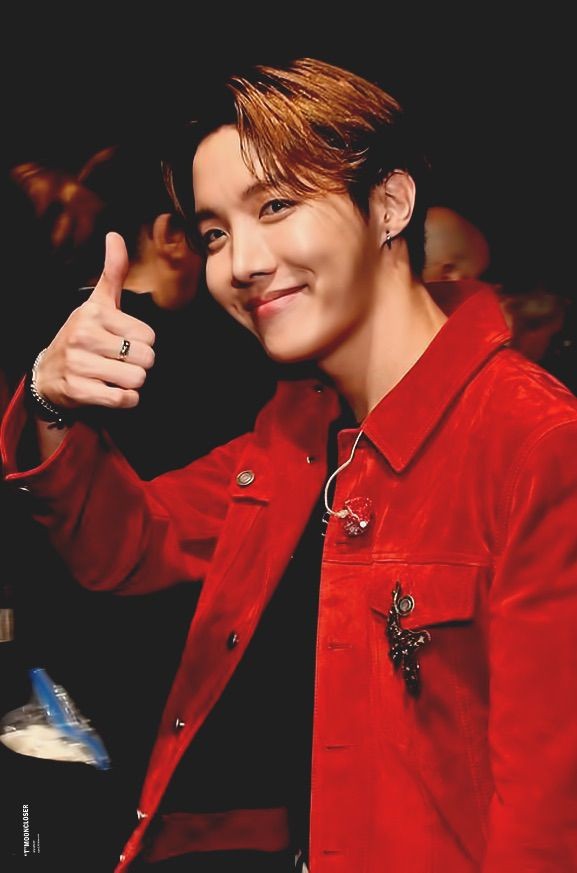 Un Hilo muy necesario: Jhope con la frente descubierta @BTS_twtA very necessary thread: Jhope with his forehead exposed