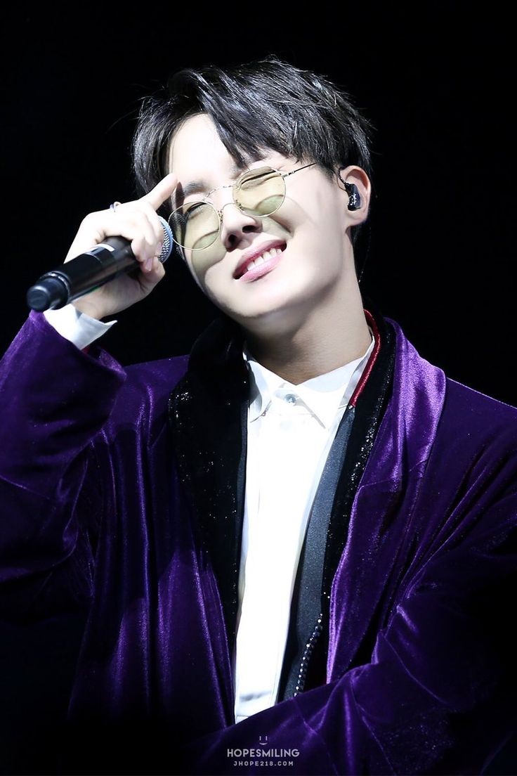 Un Hilo muy necesario: Jhope con la frente descubierta @BTS_twtA very necessary thread: Jhope with his forehead exposed