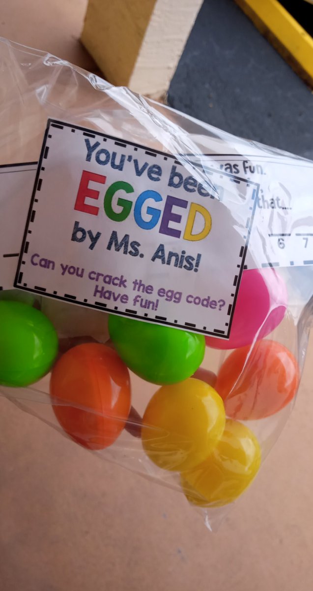 anisadventures's tweet image. Egged students&apos; houses this week with a fun surprise and riddles! It was so great to see students&apos; faces as they saw me driving away! 💜🐣💛 
#adventuresinsecond #onlineadventures #distancelearning #youvebeenegged #betonus #learnitloveitliveit #SomeGoodNews