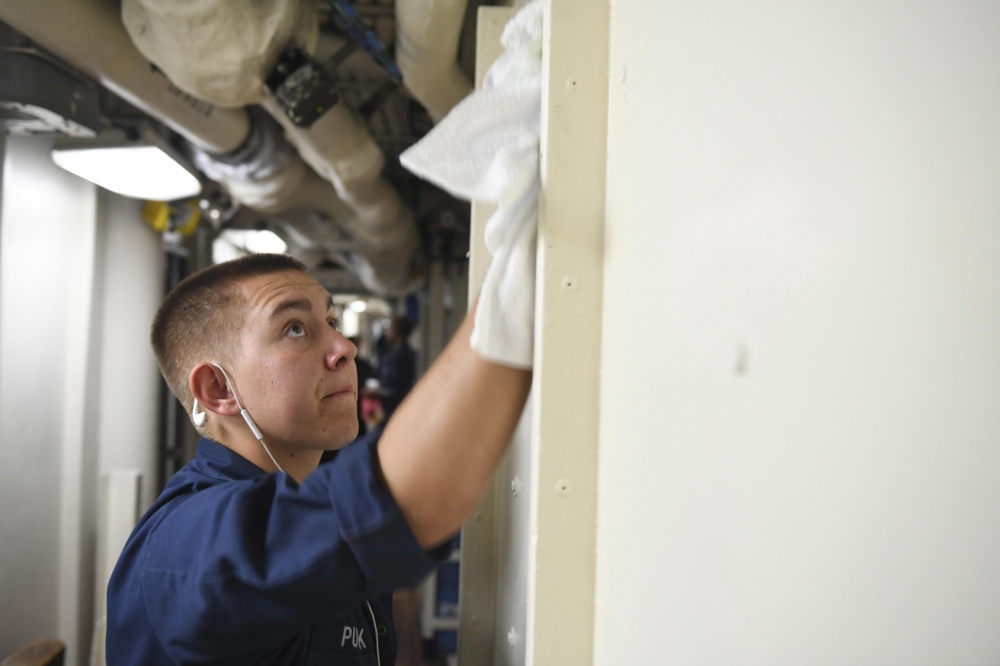 INDOPACOM's tweet image. Sailors assigned to @USPacifcFleet @NavysFlagship USS Blue Ridge #LCC19 conduct #CLEANX, an hour-long, ship-wide event conducted to ensure the cleanliness of the ship is up to or exceeding standards. #ForgedByTheSea #ProtectandPreserve for a #FreeandOpenIndoPacific.