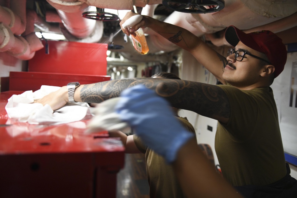 INDOPACOM's tweet image. Sailors assigned to @USPacifcFleet @NavysFlagship USS Blue Ridge #LCC19 conduct #CLEANX, an hour-long, ship-wide event conducted to ensure the cleanliness of the ship is up to or exceeding standards. #ForgedByTheSea #ProtectandPreserve for a #FreeandOpenIndoPacific.
