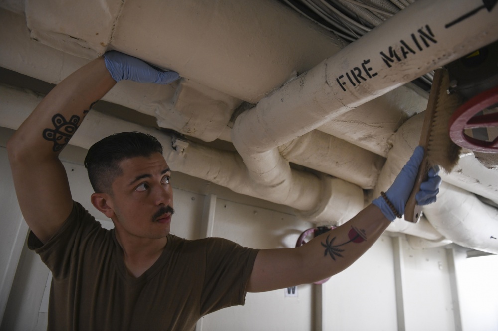 INDOPACOM's tweet image. Sailors assigned to @USPacifcFleet @NavysFlagship USS Blue Ridge #LCC19 conduct #CLEANX, an hour-long, ship-wide event conducted to ensure the cleanliness of the ship is up to or exceeding standards. #ForgedByTheSea #ProtectandPreserve for a #FreeandOpenIndoPacific.