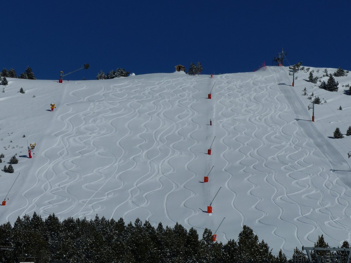 [ Buenas Noches ]
Todo el equipo de  #Altiservice os desea dulces sueños encadenando virajes en nieve virgen ⛷🏂
#quedatacasa #quédateencasa 
📸 <a href="/FontRomeuP2000/">FontRomeuPyr2000</a>