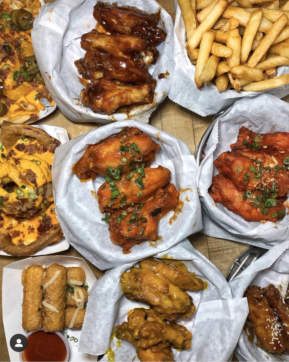 iwfnyc's tweet photo. When it’s Friday and you still have no where to go, order in some wings and things to keep you sane or Donate a Meal to our frontline heroes. 📸 @RevCiancio #donateameal #globalflavors #fuelthefight #clapbecausewecare #nyceats https://t.co/gJGEYUNvfi