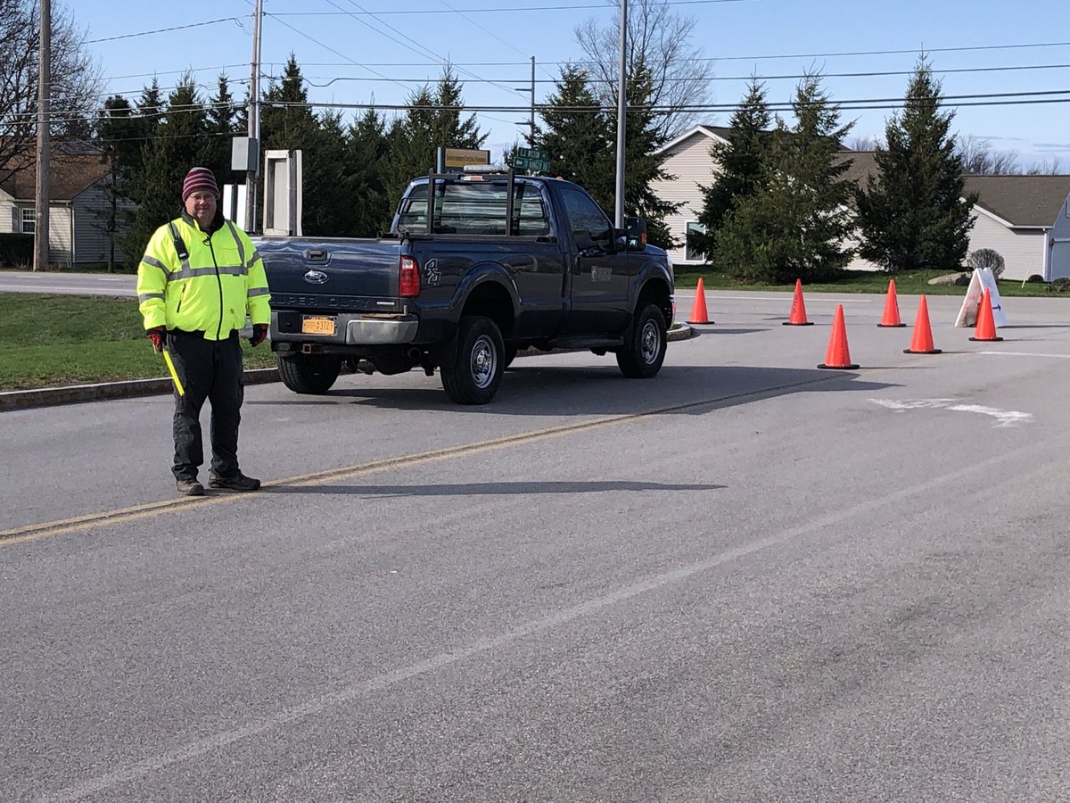 NdrakeF's tweet photo. Pat Williams, our SCSD Facilities Hero today, volunteering his time to help with evening dinner distribution. https://t.co/YYaXBttnnI