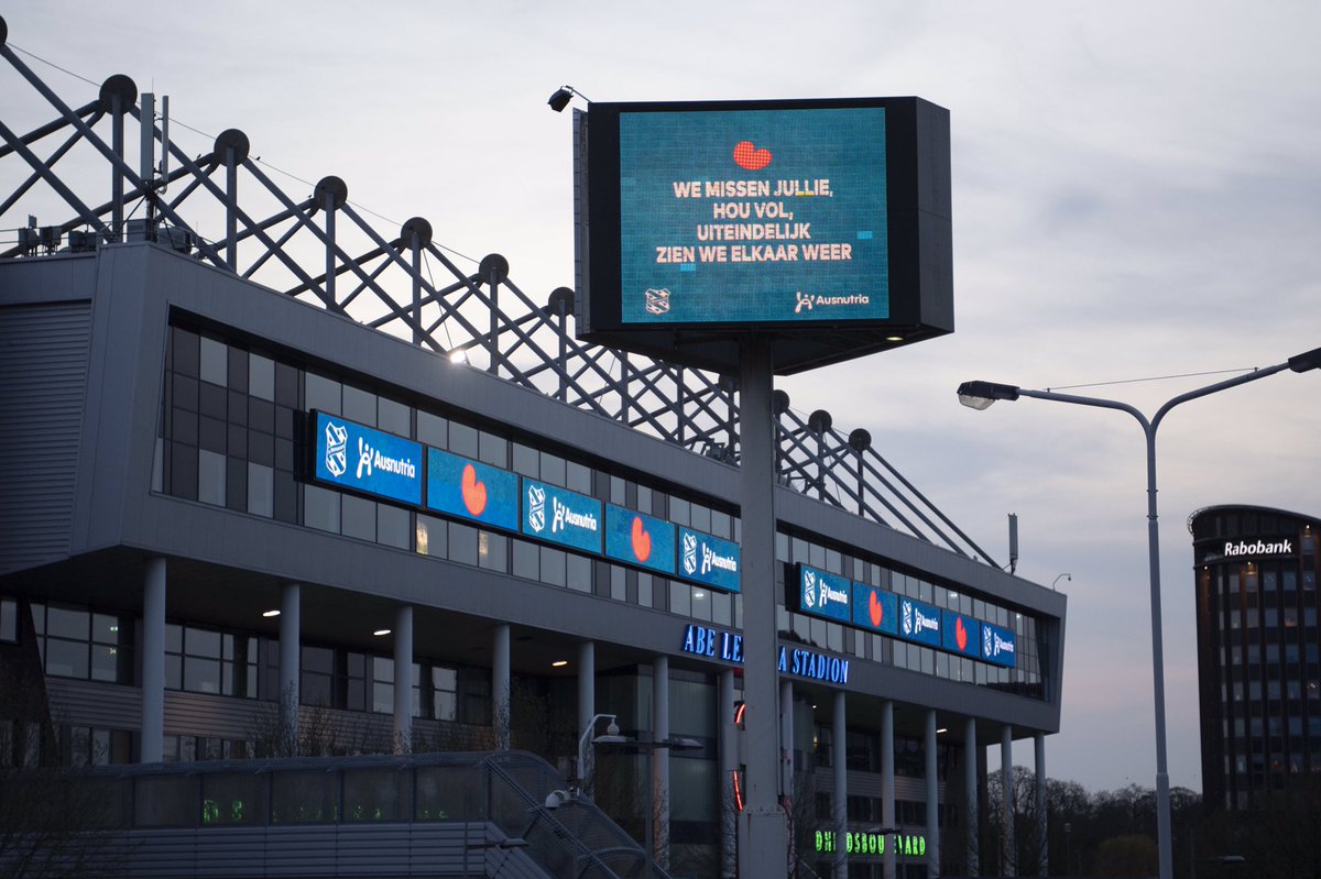 𝑾𝒊𝒋 𝒎𝒊𝒔𝒔𝒆𝒏 𝒋𝒖𝒍𝒍𝒊𝒆, 𝒉𝒐𝒖 𝒗𝒐𝒍, 𝒖𝒊𝒕𝒆𝒊𝒏𝒅𝒆𝒍𝒊𝒋𝒌 𝒛𝒊𝒆𝒏 𝒘𝒆 𝒆𝒍𝒌𝒂𝒂𝒓 𝒘𝒆𝒆𝒓 

✨De stadionlampen van het Abe Lenstra stadion brandden vrijdagavond een uur lang om symbolisch licht te bieden in de donkere coronatijd.💙

#EenmetHeerenveen