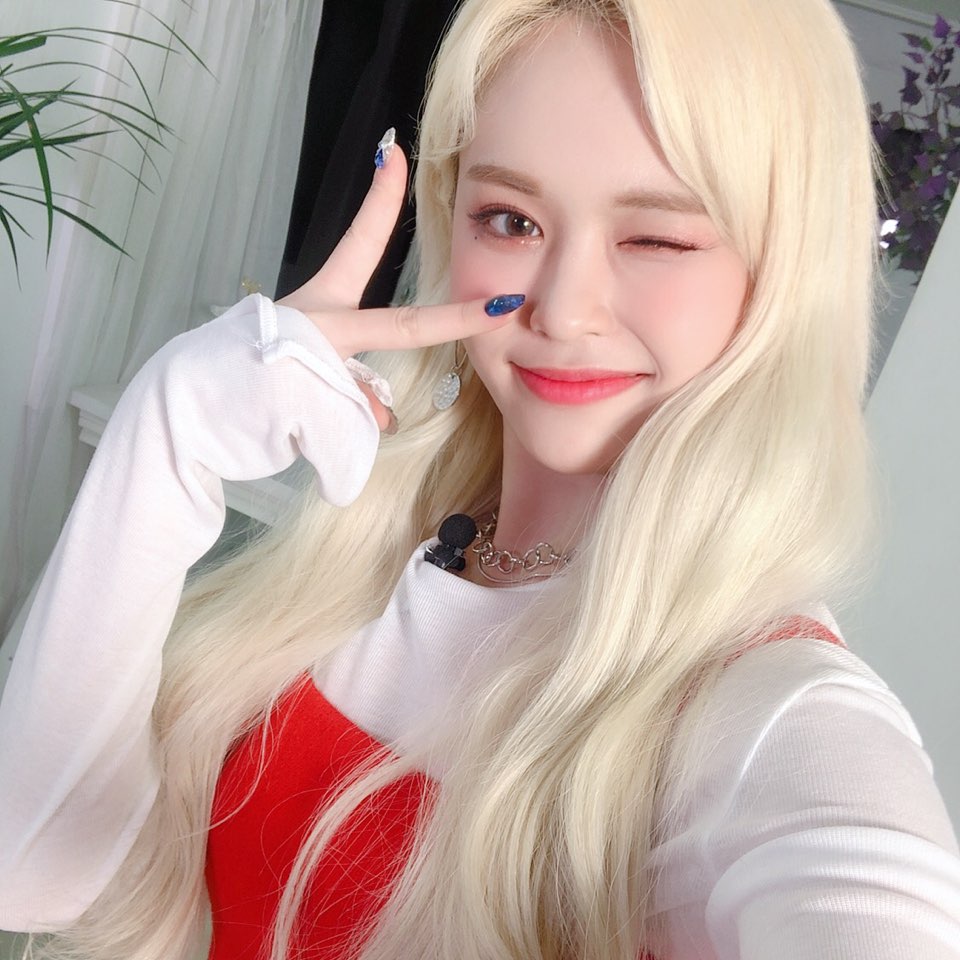 EVERLlGHT's tweet photo. ✴ * Reɑdч 𝐅𝐎𝐑:𝐄𝐕𝐄𝐑 for › #TimeForTheStars ✨
Siggy está hoy preparada para darlo todo en el comeback de estas increíbles artistas, de parte de todo Everlight las deseamos mucha suerte y éxitos con sus nuevos temazos, ¡las amamos! https://t.co/9MQWJHeqed