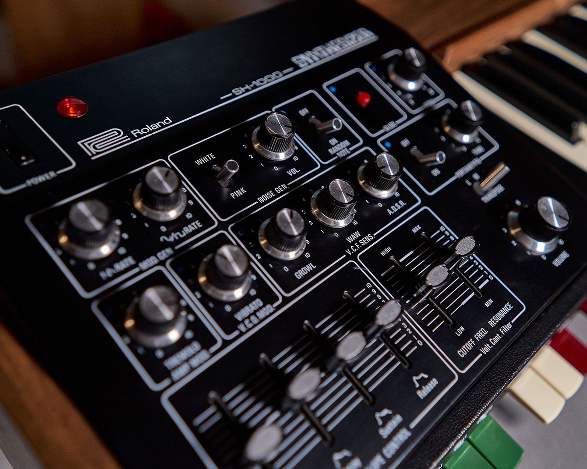IconicInstr's tweet photo. The 1973 #Roland #SH1000 - Roland’s first all-in-one #synthesizer

#IconicInstruments #RolandSH1000 #VintageRoland #VintageRolandSynth #EarlySynthesizer #VirtualInstrument #VirtualInstruments #SampleLibrary #SampleLibraries #RecordingStudio #IconicInstruments #AnalogSynth https://t.co/yQca4yPLzj