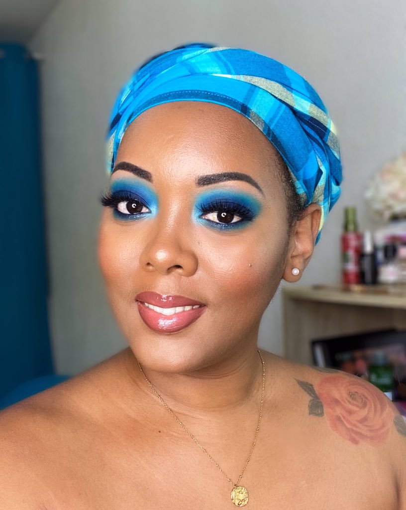 Lilisha_Brown's tweet photo. Bleu des îles 🌴 #bluemakeup #madrasgang #Guadeloupe https://t.co/ybv8nutm5F