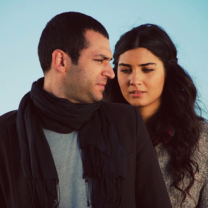 BustunDaily's tweet photo. Some aspects of the series are loosely based on Jane Austen's 'Pride and Prejudice', especially the earlier episodes of the first season. Pride and prejudice is a recurring theme of 'Asi', especially between the protagonists Asi and Demir. 🌾💛 #AsiDizi #TubaBüyüküstün https://t.co/B17BxgyaQs