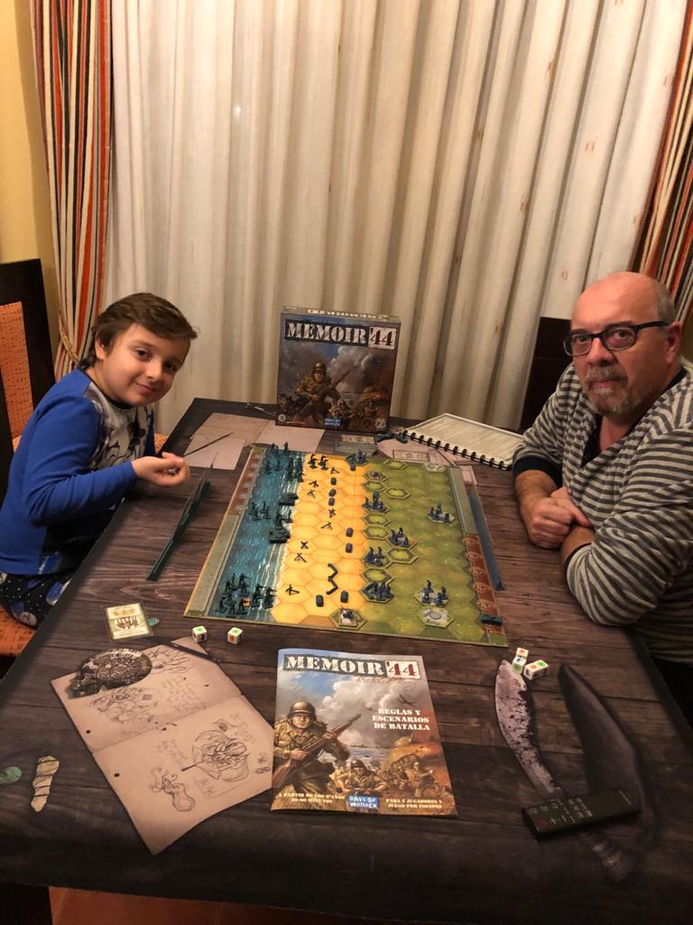 Tarde de Viernes Santo!!! Sin procesiones ni ese olor a azahar.... pero bueno....aprovechada al máximo....☺️... Memoir 44.
<a href="/riosdejerez/">The Meeple's Family</a> , <a href="/EQuecuty/">ELENA</a>, <a href="/MisterSergioco1/">Mr Sergio Corbacho</a> , <a href="/ale_loprol/">Alejandro Lopez</a>, @ColegiolaLuna, <a href="/margari80974545/">margarita martinez aguilera</a> ,