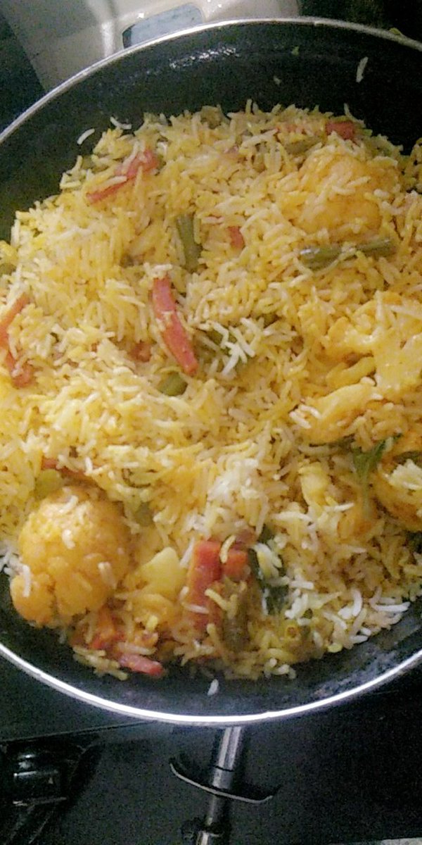 sherrysingh01's tweet photo. VEG DUM BIRYANI @diljitdosanjh  pagi tuhade to inspire ho ho ke krti cooking shuru 🤓🤓

#NeedMySpoon https://t.co/VnFPenUTmx