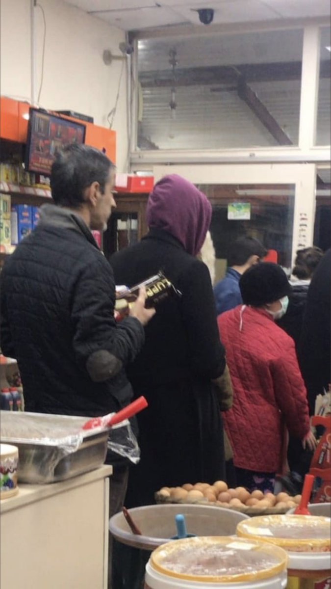 İBNİ HALDUN der ki, 

"Kıtlık zamanında insanları öldüren şey açlık değil fazlaca alıştıkları tokluktur"

Luppo
#SokağaÇıkmaYasağı
#LütfenEvdenÇıkma
Panik