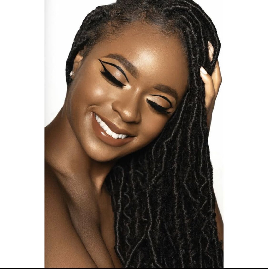 ROETheAgency's tweet photo. A #HappyBirthday Shoutout to #ThePOISEDAngel @Liabutterfly14 😘 Enjoy your day! #HarleysAngels https://t.co/r9Ou5iu1yj