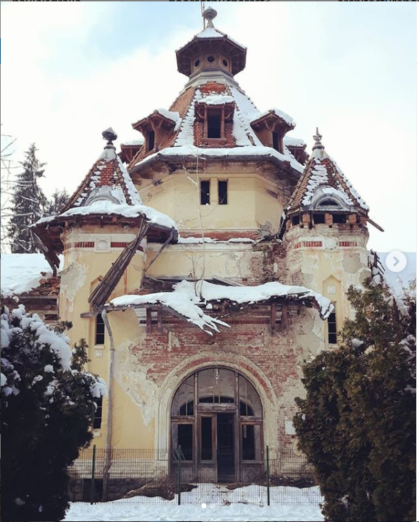 daria_pirvu's tweet photo. Virus without crown.
"Heartbreaking remainings of Baths Pavilion. 1912.
Ernest Doneau. Mineral water bath purposed building. First of his kind among romanian thermal cities."
#govora #patrimoniu_ro #thermalcity #needrestauration
📷 studiogovora ©2019
-> https://t.co/TFLbHN3gkF https://t.co/p7mwDYNmYP
