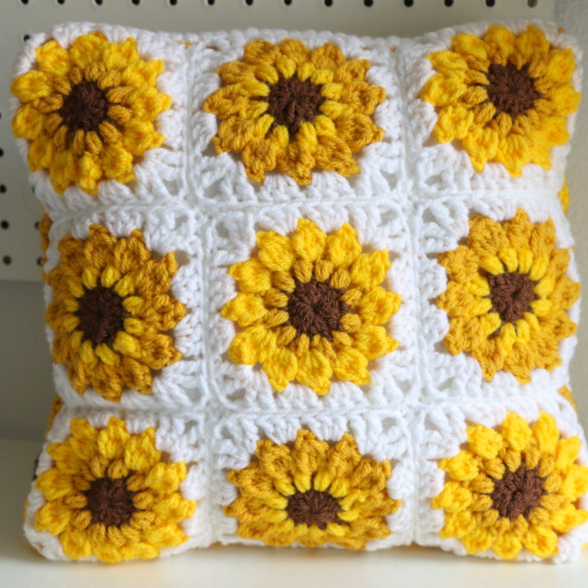 Adding some sunshine to your feed! melaniekham.com/sunflower-gran…