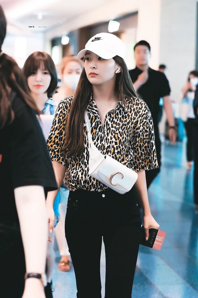 Kang Seulgi being handsome — a necessary thread.