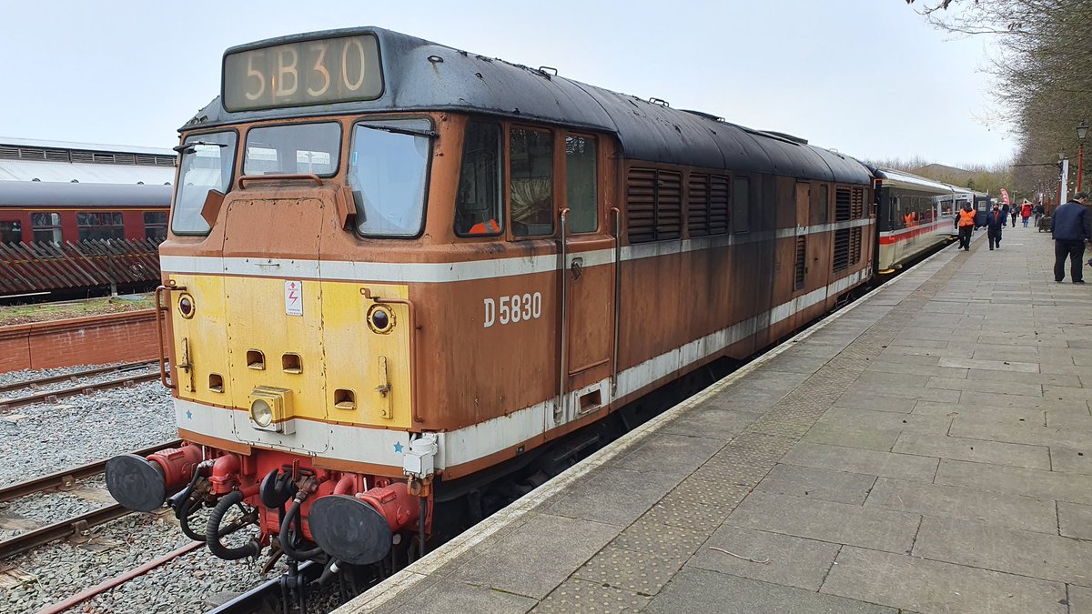 At the other end of the GCR at Ruddington, #T1LC Class 31 D5830 looking like it has been plucked straight out of the mid 60s is seen on the @125Group's Mk3 stock just before lockdown, 22nd Feb 2020. #virtualgala #heritagerailday