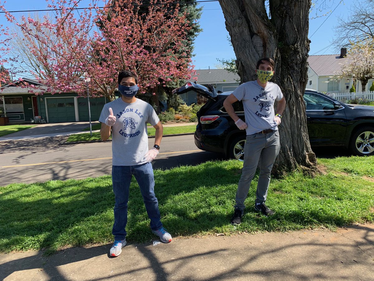 1,000 meals were handed out today to our families! Great to work with <a href="/isaaccardonapdx/">Isaac</a> and our team members to make this happen! #GoLee <a href="/PPSConnect/">Portland Public Schools</a>