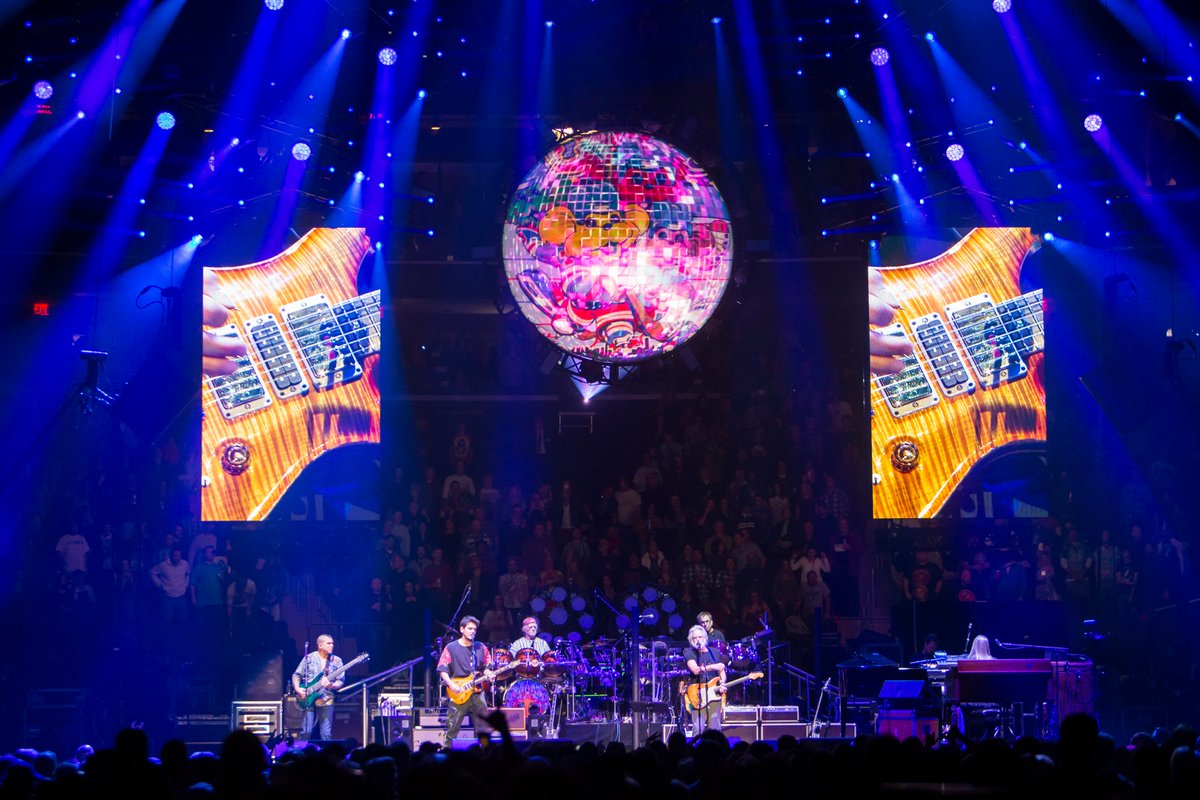 TheGarden's tweet photo. .@deadandcompany ⚡️ #FallTour2017 ⚡️ Night One ⚡️ Drop a ‘💀’ in the comments below if you were there. https://t.co/QowCKoIGzo