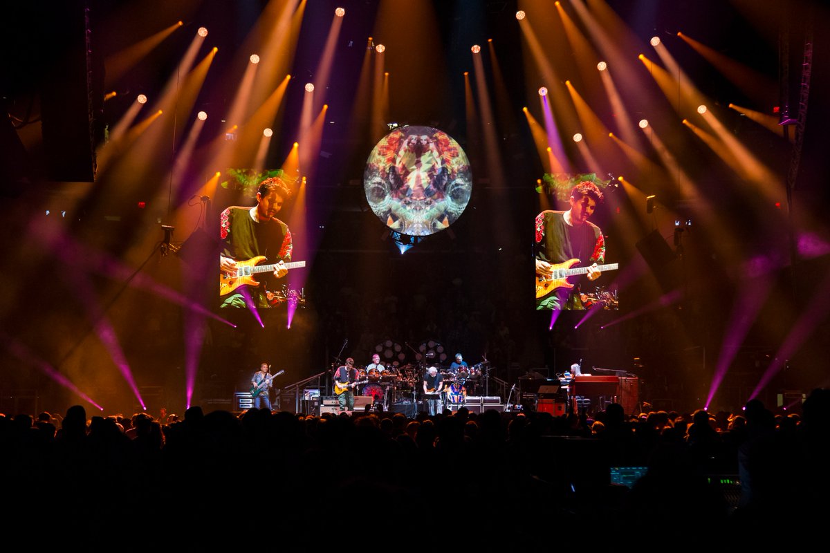 TheGarden's tweet photo. .@deadandcompany ⚡️ #FallTour2017 ⚡️ Night One ⚡️ Drop a ‘💀’ in the comments below if you were there. https://t.co/QowCKoIGzo