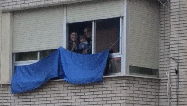 _JAHurtado's tweet photo. Una Semana Santa distinta...desde casa, desde la ventana, nuestro #BalconesAzules con Mateo...esperemos no volver a tener que celebrarla así.
#Lorca
VIVA EL PASO AZUL!!
VIVA LA VIRGEN DE LOS DOLORES!!
💙💙💙💙💙💙💙 https://t.co/jxqSYWdAQu