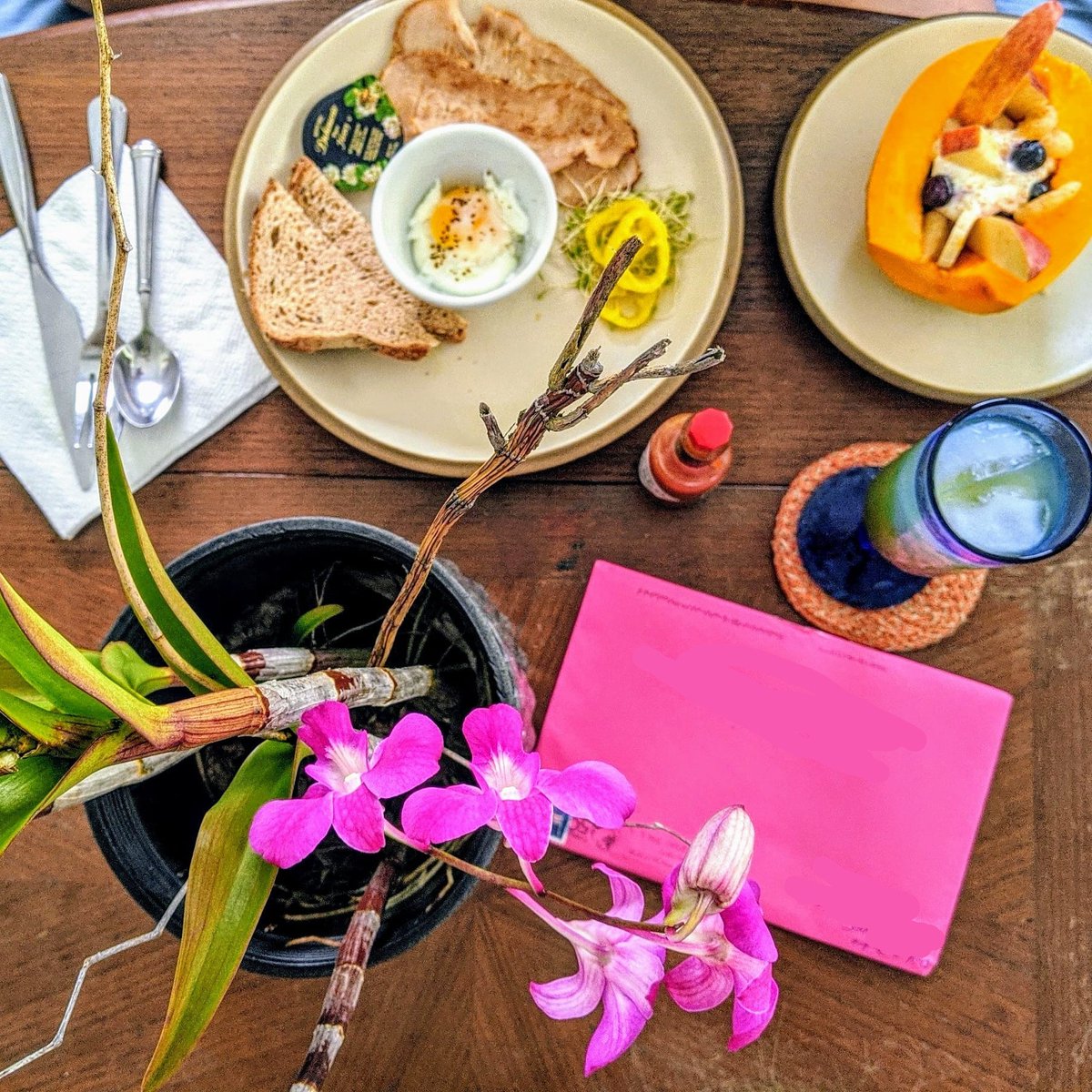 lisalisalei's tweet photo. Who needs a restaurant, when you can have your birthday breakfast in bed! ♈

#BirthdaysOnLockdown https://t.co/u2TYMTvX1h