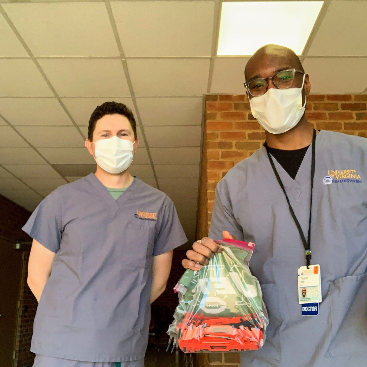 thisIsAndrewH's tweet photo. @taisonbell and I delivered 400 pressure-relief straps to hospital staff at UVA today. Thousands more to come. Check out https://t.co/pBqihgtziU for more info and to help! #PPE #FightingCOVID19 #COVIDー19 https://t.co/BFvvplAiJ8
