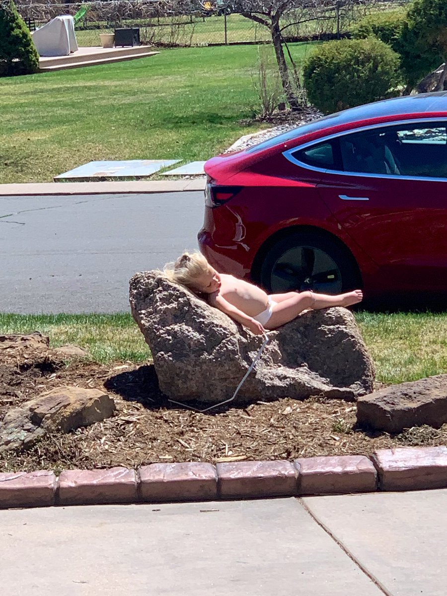 MStockwell01's tweet photo. Caption this. #thatsmydaughter #noclothesnoproblem #sheclassy https://t.co/dYDs2Mx5Ck