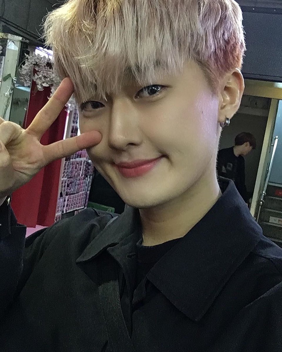 KingdomsPics's tweet photo. He is so cute, ne?:3
#Heewon

#UnKnown #언노운 #kingdoms #oroute #킹덤즈 #오루트 #antares #because #안타레스 #비커즈 https://t.co/EHmXDIYOop
