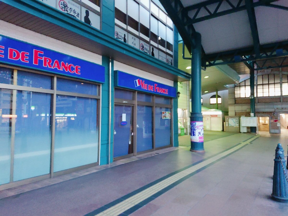 jjPH1YsZrZcoHK8's tweet photo. 横川駅前のパン屋さんでコロナ発生。バイトの市立大生は先月末京都等へ行っていました。当然ですがウィルスは外から持ち込まれるもの。ここを意識しないといけません。大都市のようにならないよう今が大切。外出自粛、学校休校、同じ言葉ですね。 https://t.co/E39oGMjTVk