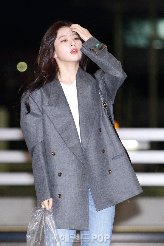 Kang Seulgi being handsome — a necessary thread.