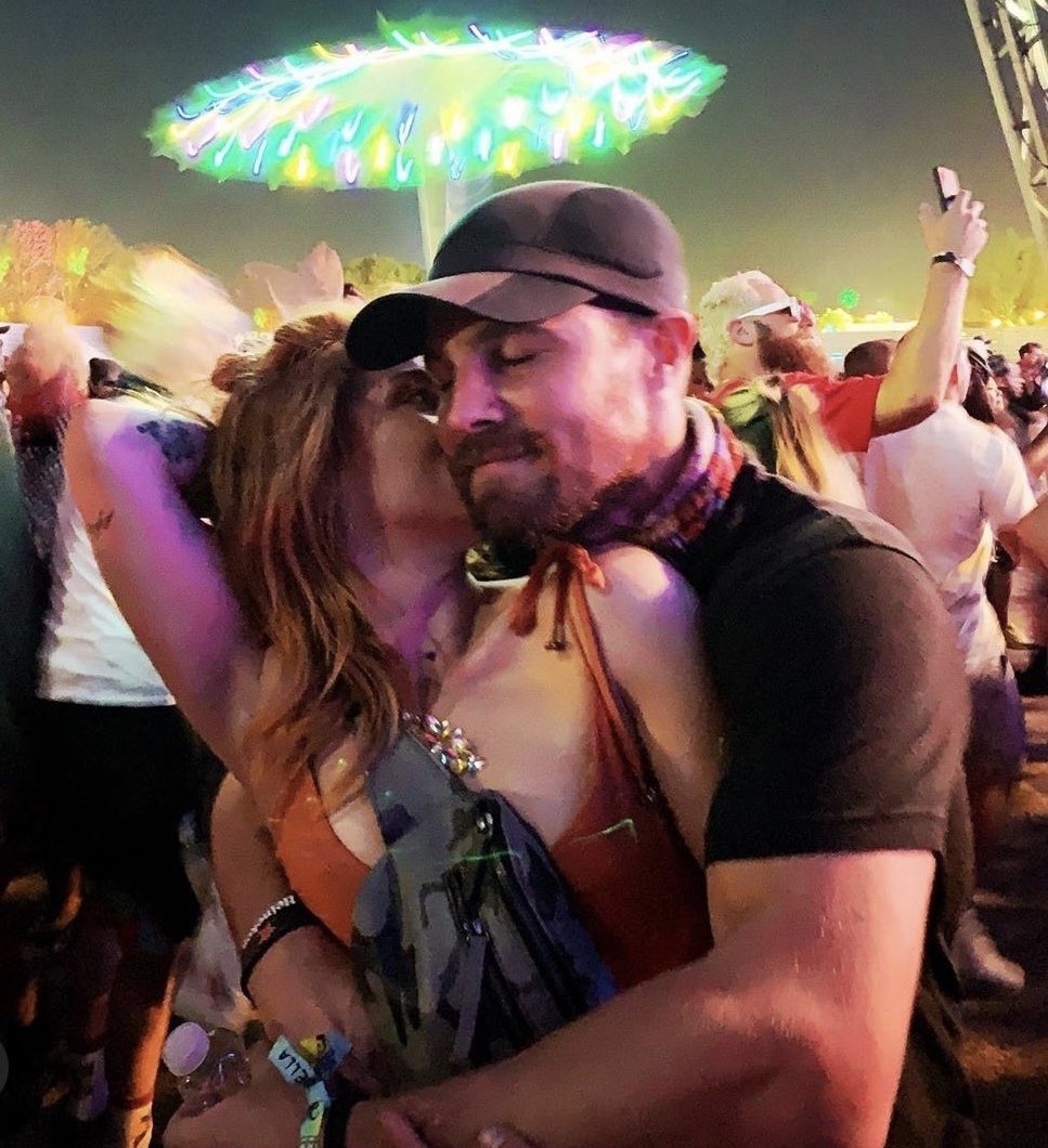 jodfoster's tweet image. Fave #Coachella couple. 😍#HandPlacement