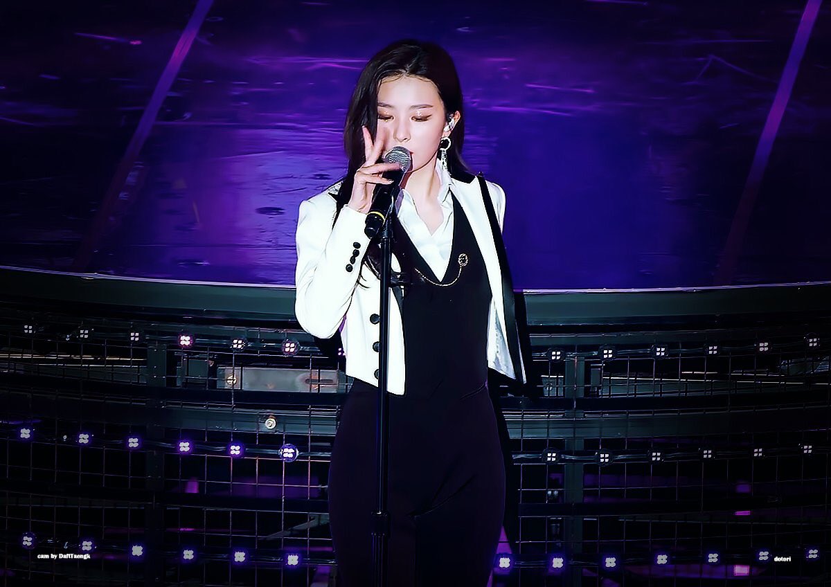 Kang Seulgi being handsome — a necessary thread.