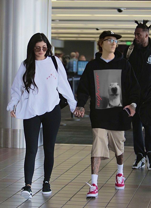 MustyTimbs's tweet photo. This quarantine would be so boring without this beautiful lady. Love you hunny @KylieJenner 😘 https://t.co/XqoDsmJ2kr