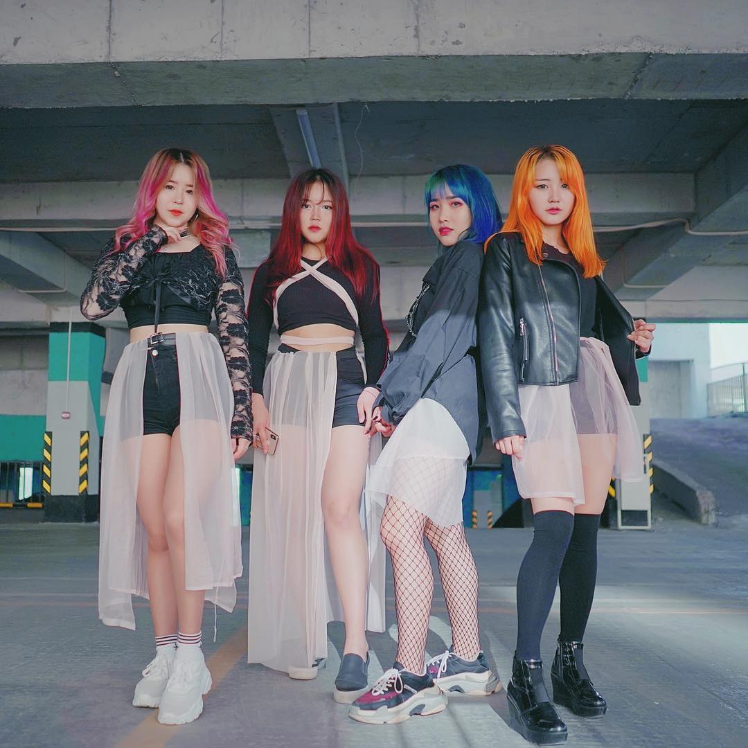 MoonEnt_twt's tweet photo. Everglow - 'BonBon Chocolate
' | Dance cover| BirAi 🌙

#EVERGLOW #bonboncholat 
#Birai🌙 @Birai1i_twt 
new video
https://t.co/dvEFLyL0oi https://t.co/AdlzvfMYQZ