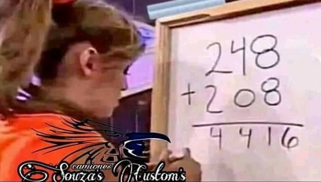 David Páramo haciendo una operación matemática.