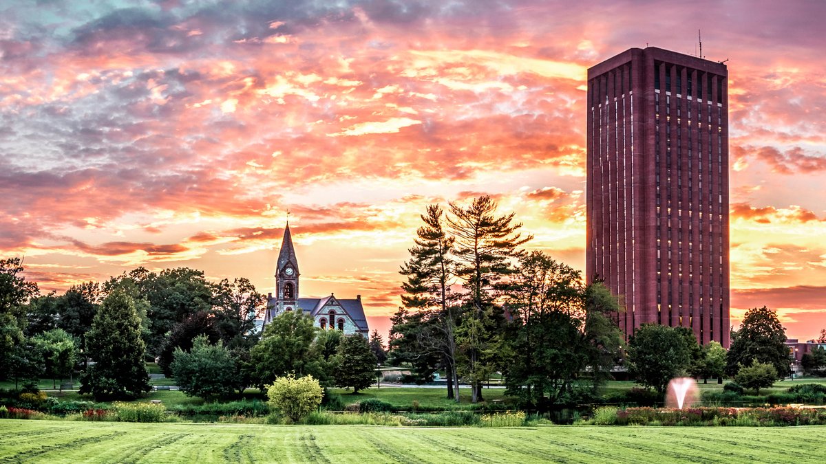 AlumniUMass's tweet photo. Some things never change. We know you all are probably missing these iconic #UMassAmherst sunsets as much as we are, but they’re not going anywhere. #CapturingCampus https://t.co/DV6m9dcV0E