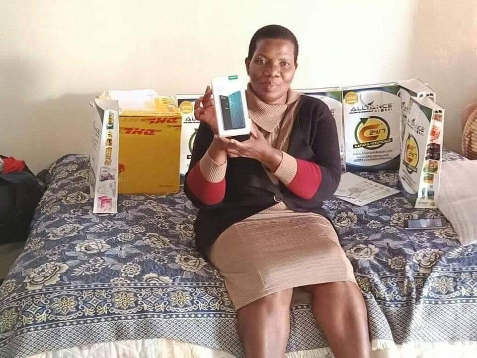 MydChe's tweet image. congratulations to my leader in Zambia  you already receive your package your promo cellphone  and your world class. keep it up 
 #AZMARKET #EmpoweredConsumerism