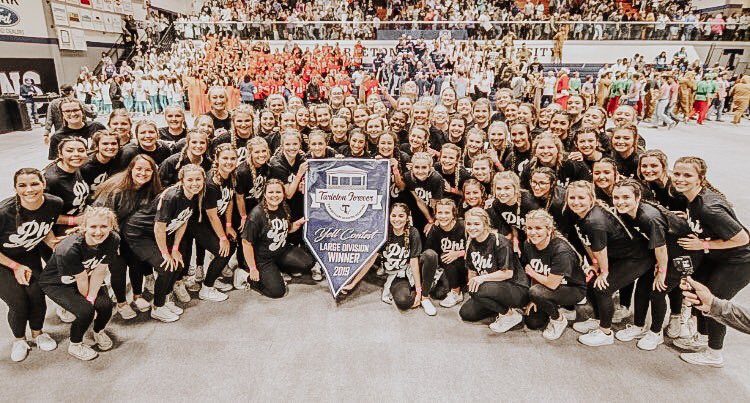 lau98t's tweet photo. while in Phi Mu, I have had so many experiences. I couldn’t pick just one lol. I made lifelong friends and loved every minute of it. I miss them all so much!! #TarletonGreekWeek @PhiMu_TSU https://t.co/c2gyDOVax2