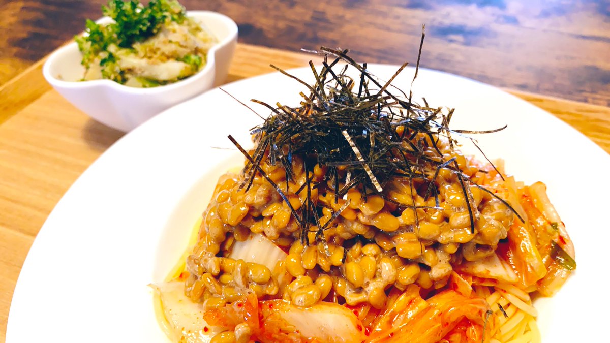茹でたパスタにオリーブオイルとめんつゆ混ぜて納豆キムチ海苔のっけるだけ Twitter Search Twitter
