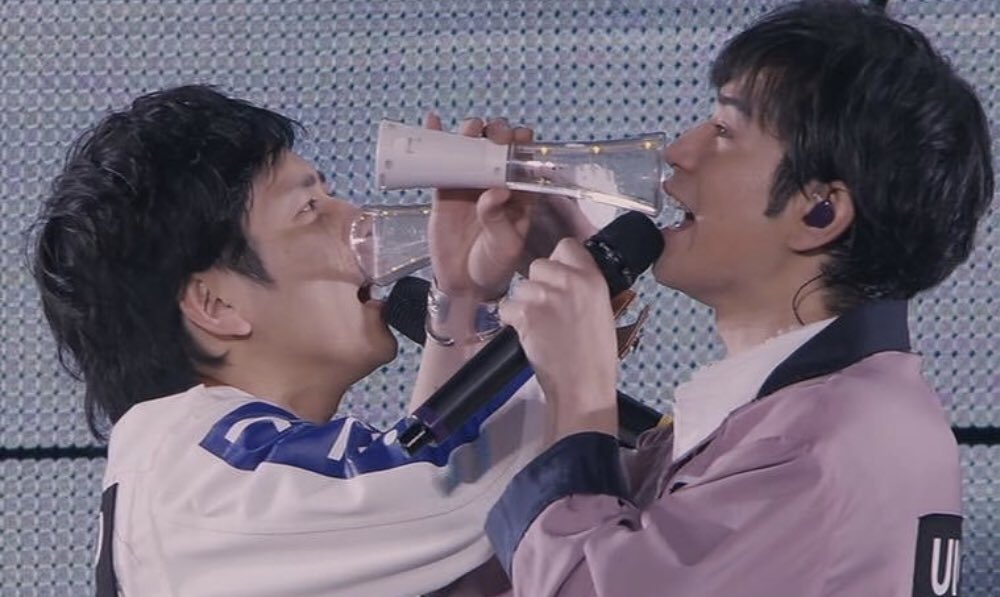 せみ در توییتر Youtubeで配信されたuntitledにはな 続きがあるんや アンコールの カンパイソング これを聴いてくれ 頼む 今日も明日もヤなことあっても人生 嵐と一緒にカンパイしてお疲れ様 明日も頑張ろう